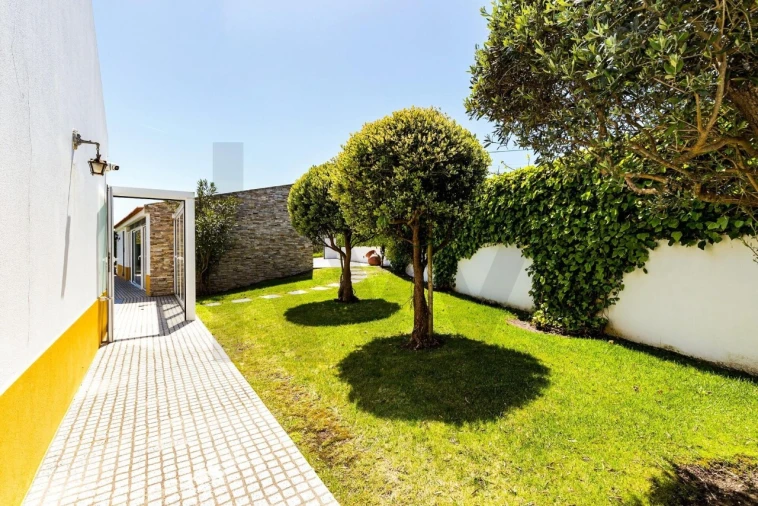 Moradia T4 para Venda em São Pedro da Cadeira Foto 28