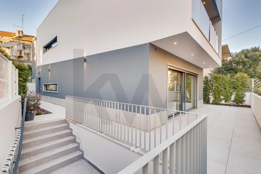 Moradia T5 para Venda em Almada, Cova da Piedade, Pragal e Cacilhas Foto 1