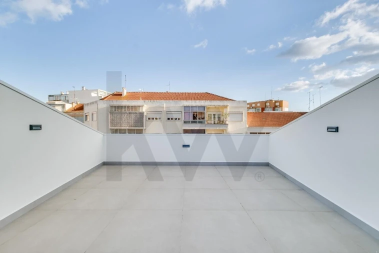 Moradia T5 para Venda em Almada, Cova da Piedade, Pragal e Cacilhas Foto 45