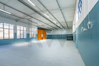 Armazém para Venda em Santa Iria de Azoia, São João da Talha e Bobadela