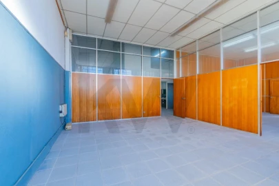 Armazém para Venda em Santa Iria de Azoia, São João da Talha e Bobadela