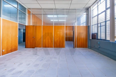Armazém para Venda em Santa Iria de Azoia, São João da Talha e Bobadela