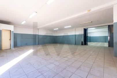 Armazém para Venda em Santa Iria de Azoia, São João da Talha e Bobadela
