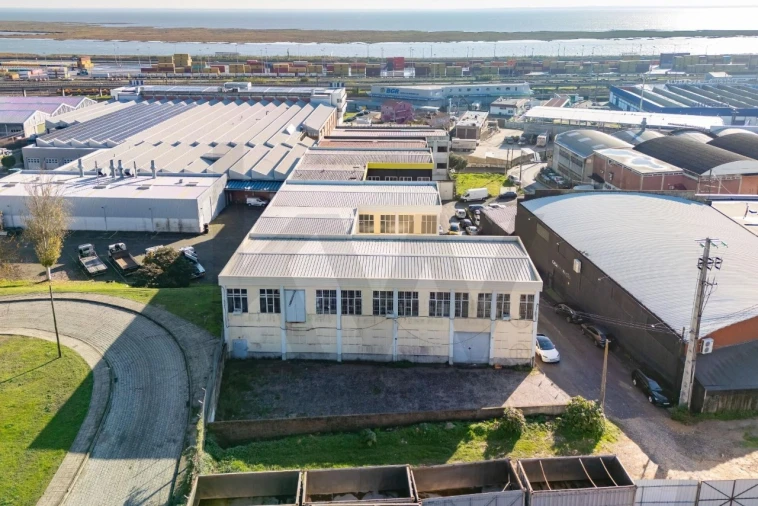 Armazém para Venda em Santa Iria de Azoia, São João da Talha e Bobadela Foto 4