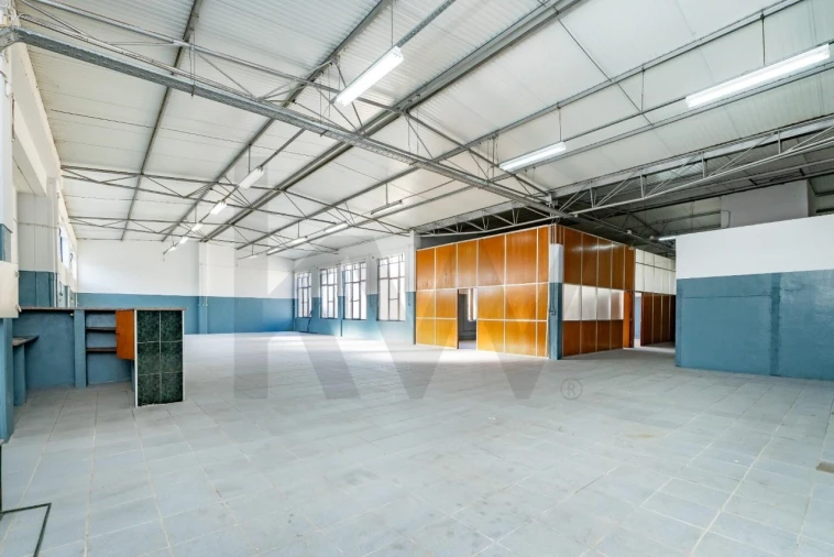 Armazém para Venda em Santa Iria de Azoia, São João da Talha e Bobadela Foto 11