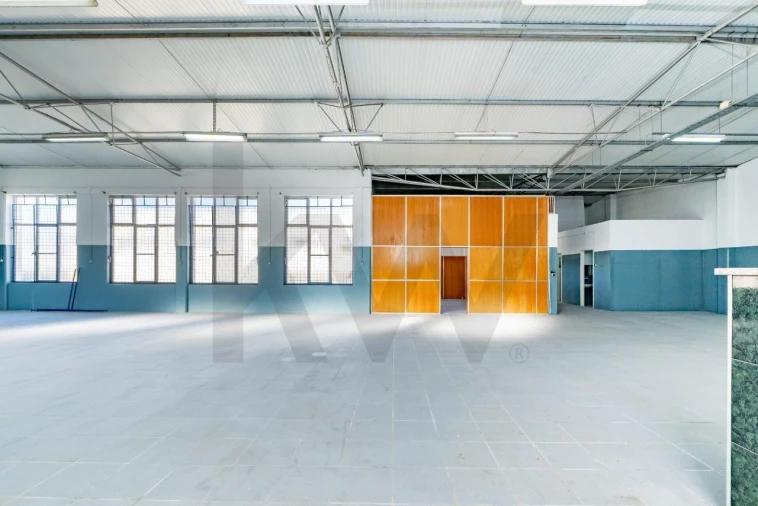 Armazém para Venda em Santa Iria de Azoia, São João da Talha e Bobadela Foto 12