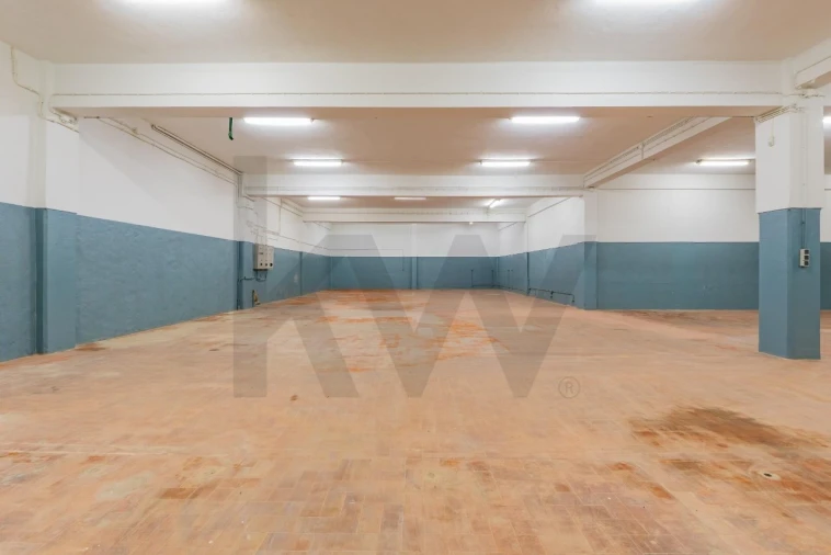 Armazém para Venda em Santa Iria de Azoia, São João da Talha e Bobadela Foto 26