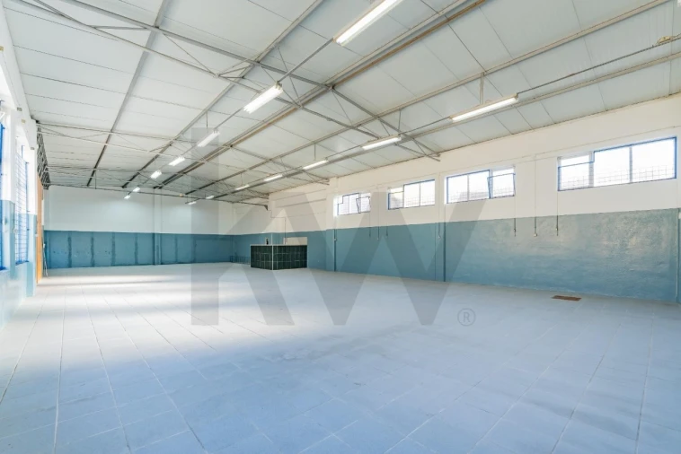 Armazém para Venda em Santa Iria de Azoia, São João da Talha e Bobadela Foto 14