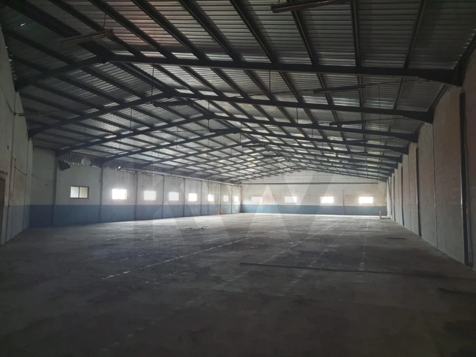 Armazém para Arrendamento em Juncal Foto 4