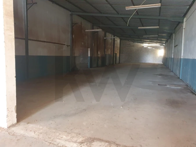 Armazém para Arrendamento em Juncal Foto 6