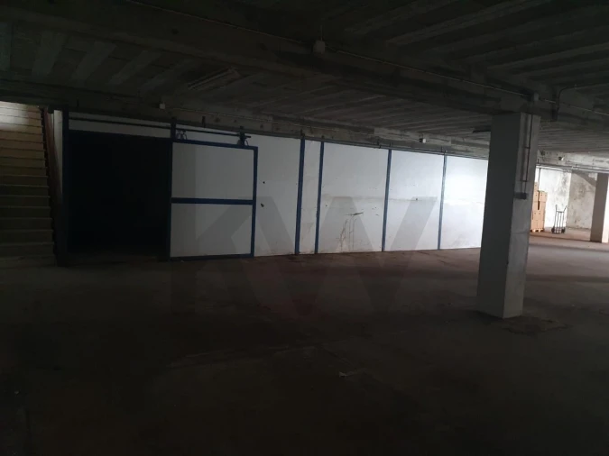 Armazém para Arrendamento em Juncal Foto 7