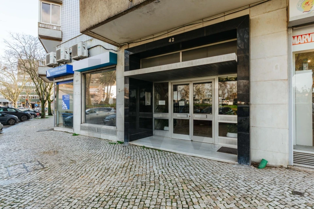 Apartamento T2 para Arrendamento em Lumiar Foto 40