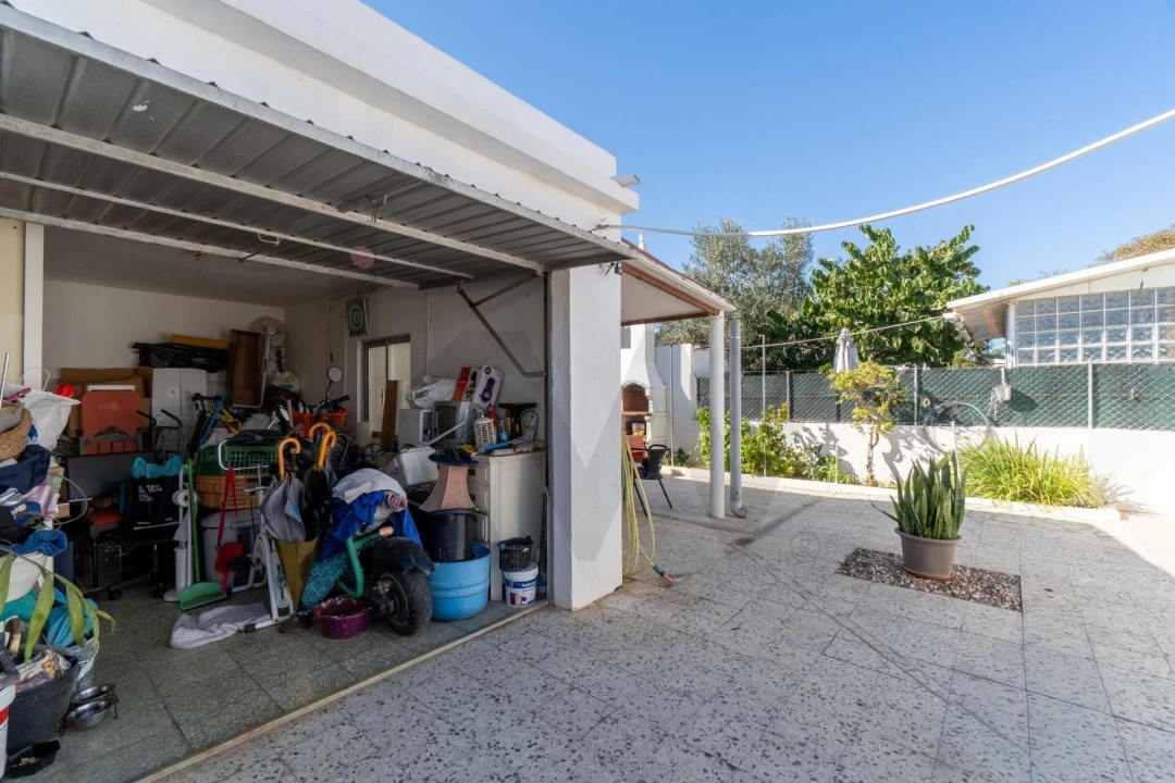 Moradia T2 para Venda em Quelfes Foto 41