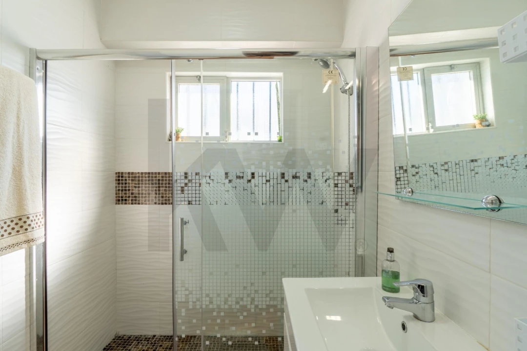 Moradia T2 para Venda em Quelfes Foto 19