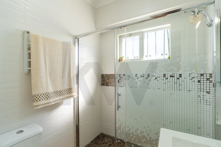 Moradia T2 para Venda em Quelfes Foto 20