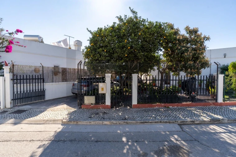 Moradia T2 para Venda em Quelfes Foto 56