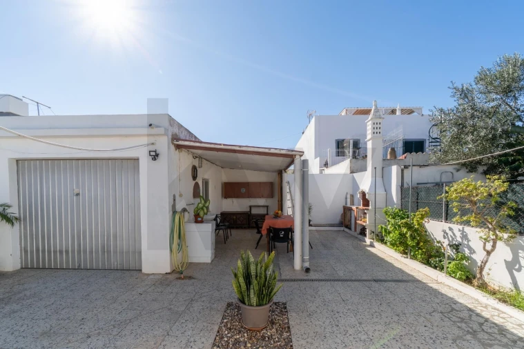 Moradia T2 para Venda em Quelfes Foto 32