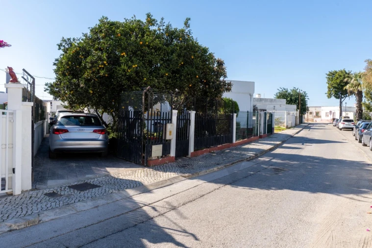 Moradia T2 para Venda em Quelfes Foto 55