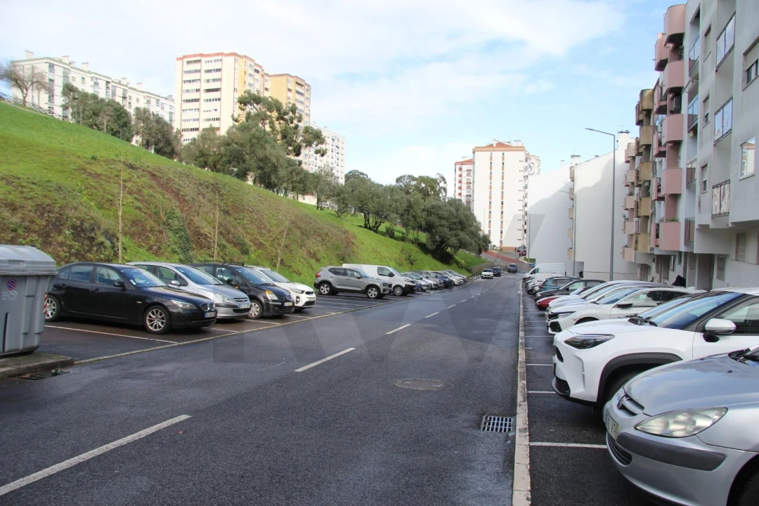 Apartamento T1 para Venda em Massamá e Monte Abraão Foto 10