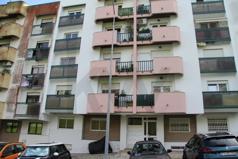 Apartamento T1 para Venda em Massamá e Monte Abraão Foto 9