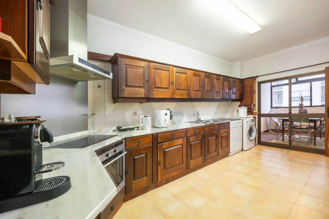 Apartamento T4 para Venda em Santo Antonio dos Olivais Foto 9