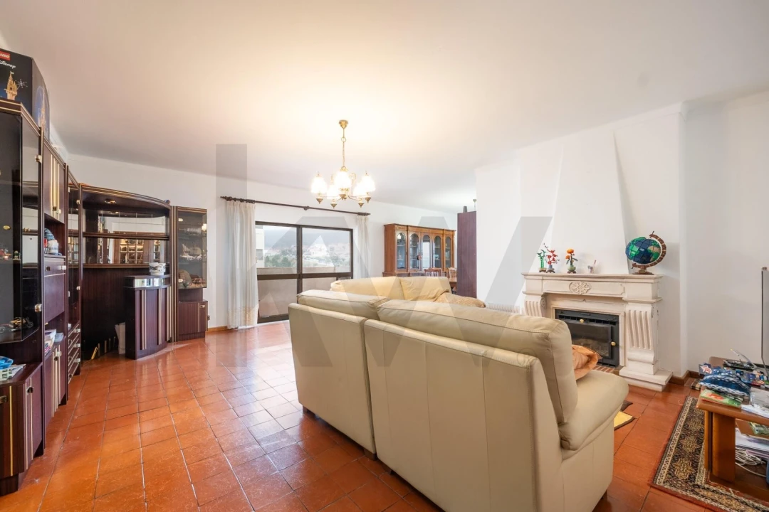 Apartamento T4 para Venda em Santo Antonio dos Olivais Foto 4