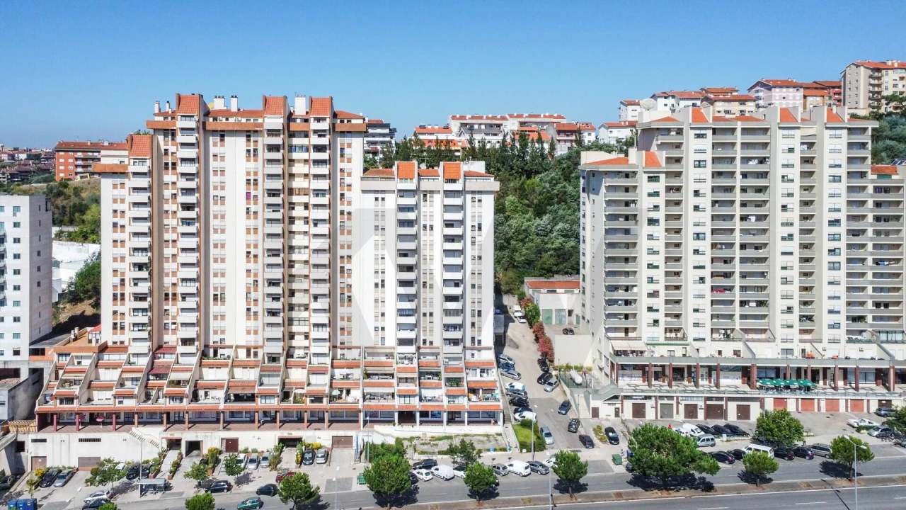 Apartamento T4 para Venda em Santo Antonio dos Olivais Foto 42