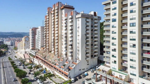 Apartamento T4 para Venda em Santo Antonio dos Olivais