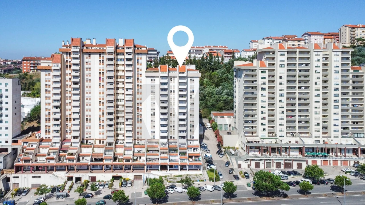 Apartamento T4 para Venda em Santo Antonio dos Olivais Foto 1