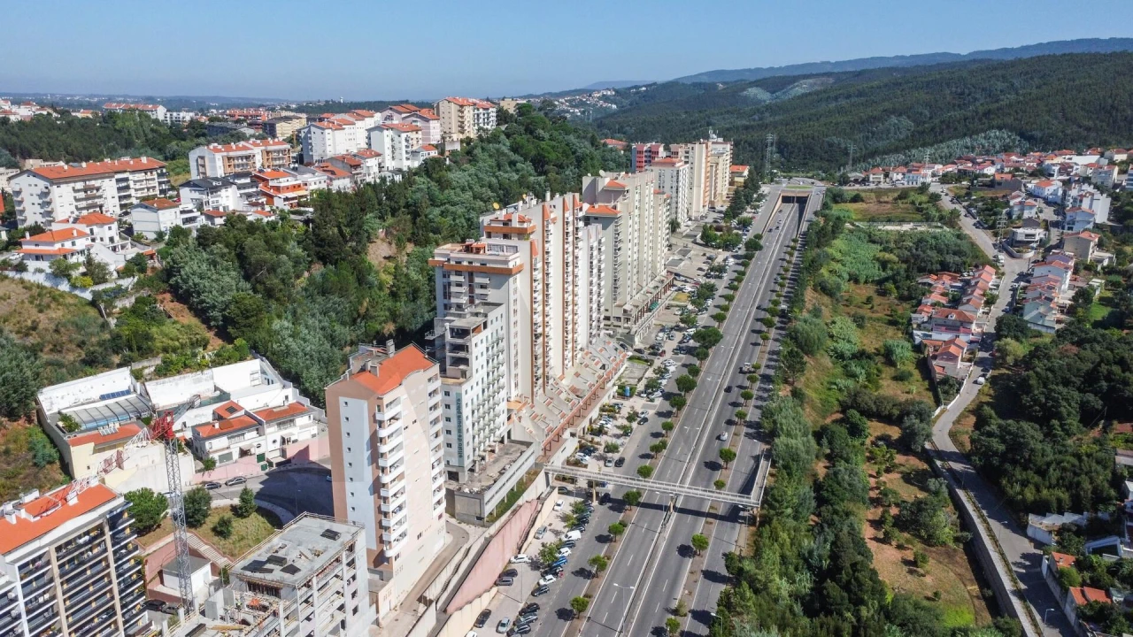 Apartamento T4 para Venda em Santo Antonio dos Olivais Foto 45