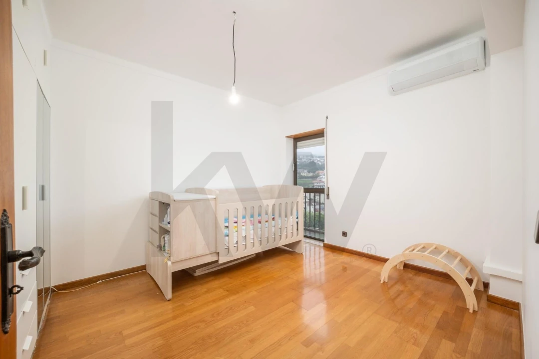 Apartamento T4 para Venda em Santo Antonio dos Olivais Foto 13