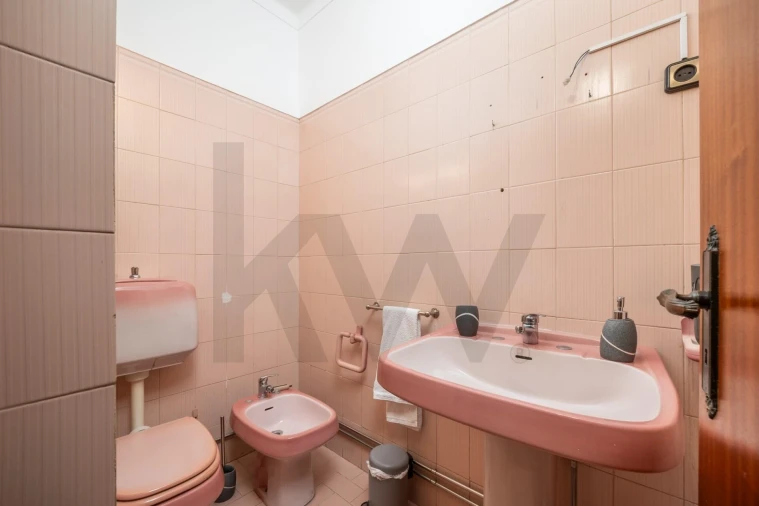 Apartamento T4 para Venda em Santo Antonio dos Olivais Foto 30