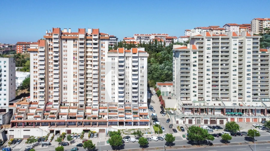 Apartamento T4 para Venda em Santo Antonio dos Olivais Foto 42
