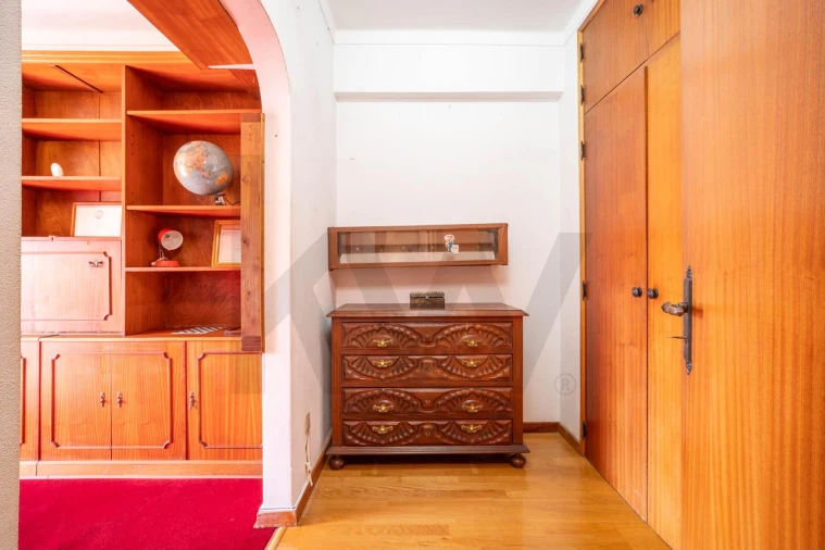 Apartamento T4 para Venda em Santo Antonio dos Olivais Foto 17