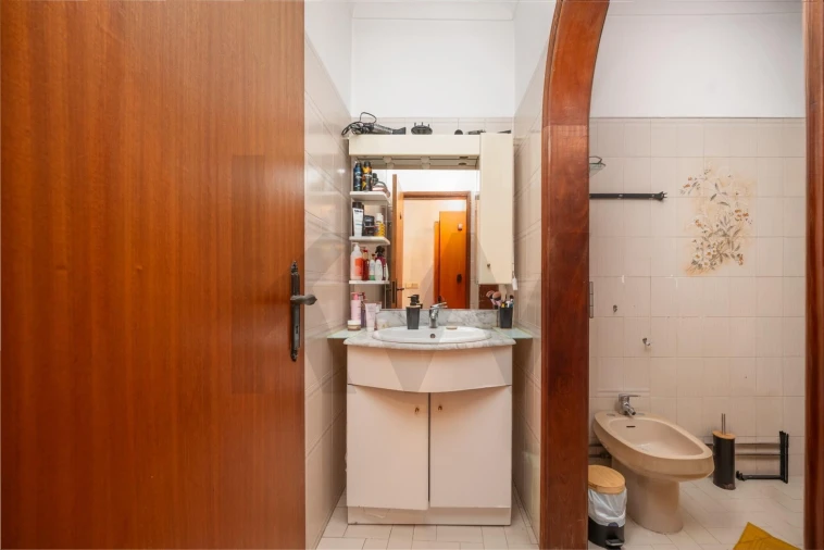 Apartamento T4 para Venda em Santo Antonio dos Olivais Foto 29