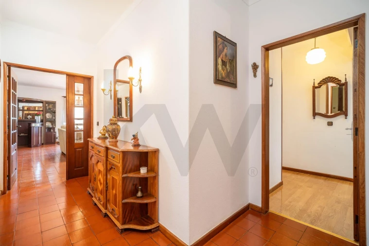 Apartamento T4 para Venda em Santo Antonio dos Olivais Foto 23
