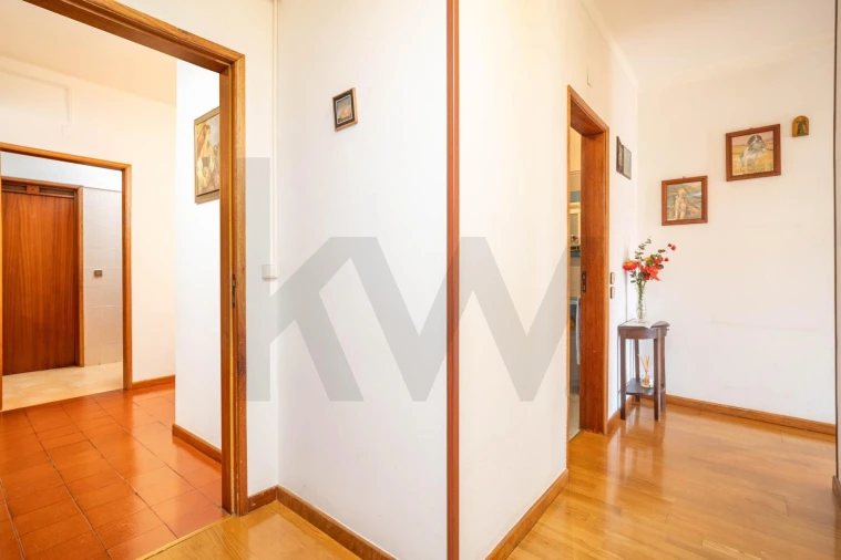 Apartamento T4 para Venda em Santo Antonio dos Olivais Foto 20