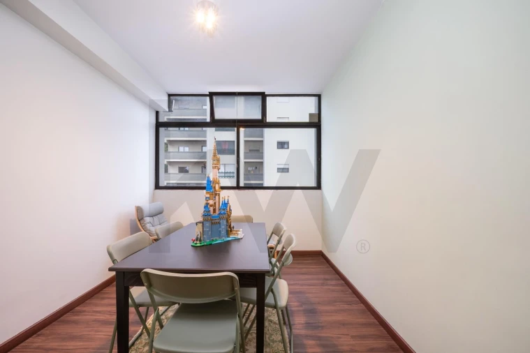 Apartamento T4 para Venda em Santo Antonio dos Olivais Foto 10