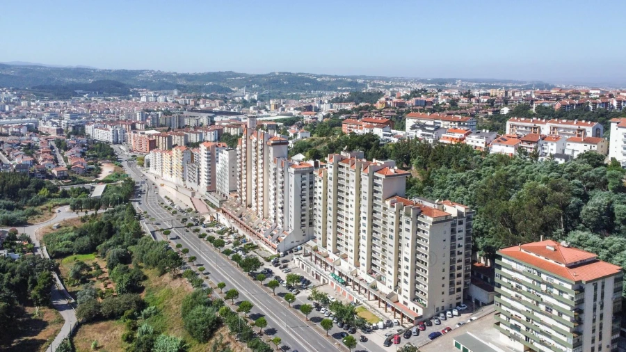 Apartamento T4 para Venda em Santo Antonio dos Olivais Foto 43