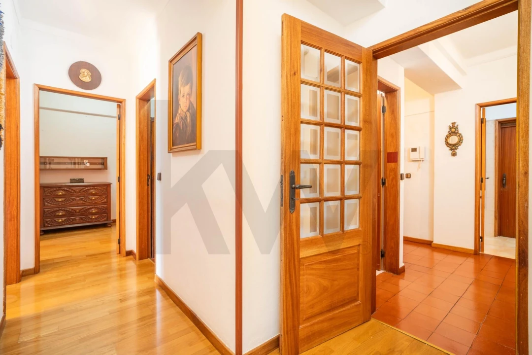 Apartamento T4 para Venda em Santo Antonio dos Olivais Foto 21