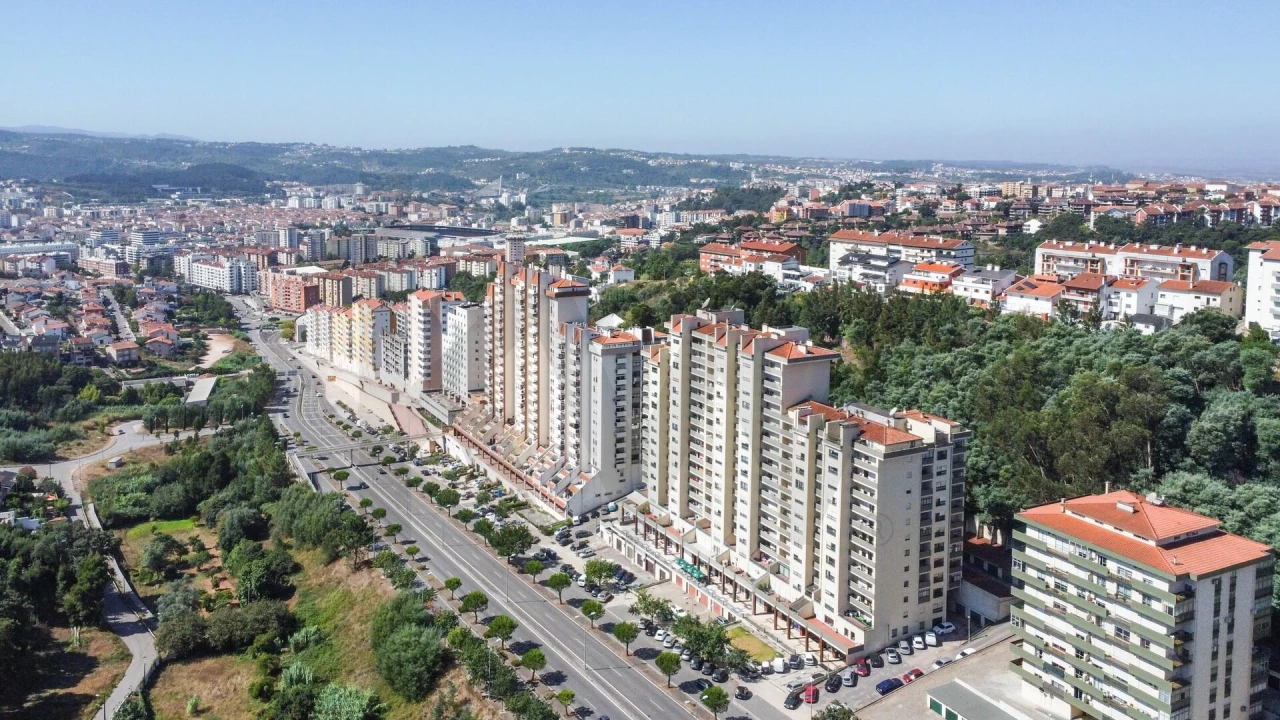 Apartamento T4 para Venda em Santo Antonio dos Olivais Foto 43