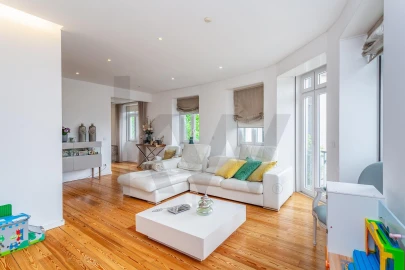 Apartamento T3 para Arrendamento em Areeiro