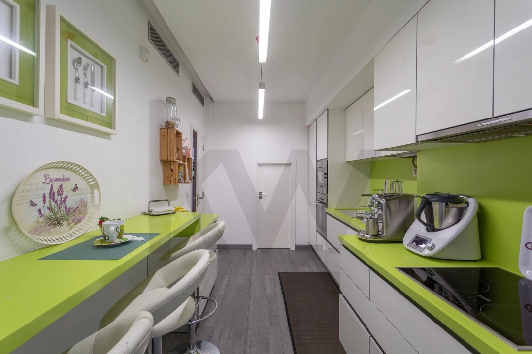 Apartamento T3 para Arrendamento em Areeiro Foto 17