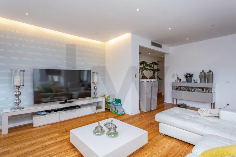 Apartamento T3 para Arrendamento em Areeiro Foto 3