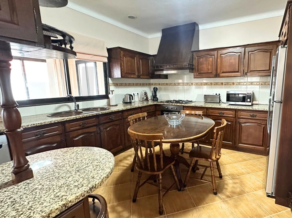 Moradia T4 para Venda em Vila do Porto Foto 8