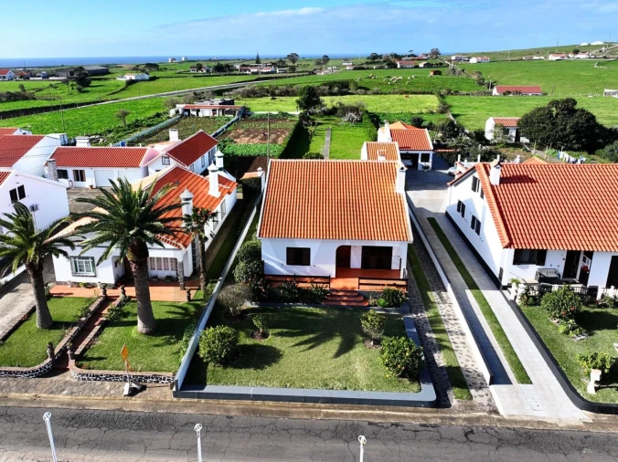 Moradia T4 para Venda em Vila do Porto Foto 3