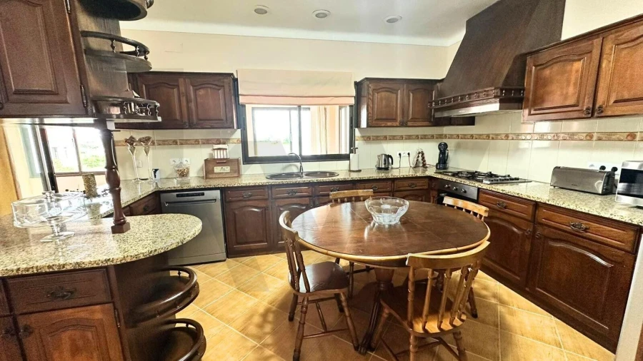 Moradia T4 para Venda em Vila do Porto Foto 7