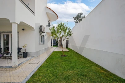 Moradia T4 para Venda em Corroios