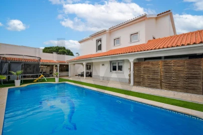 Moradia T4 para Venda em Corroios