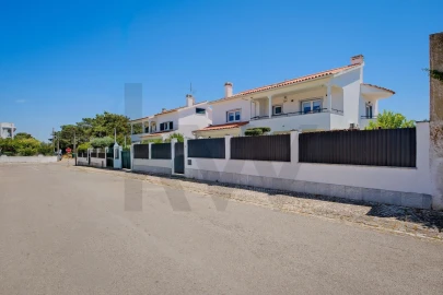 Moradia T4 para Venda em Corroios